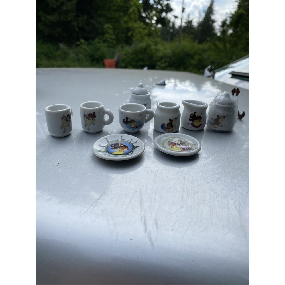 9-Pieces Dora The Explorer Miniature Tea Cup and Saucer. Viacom 2006.